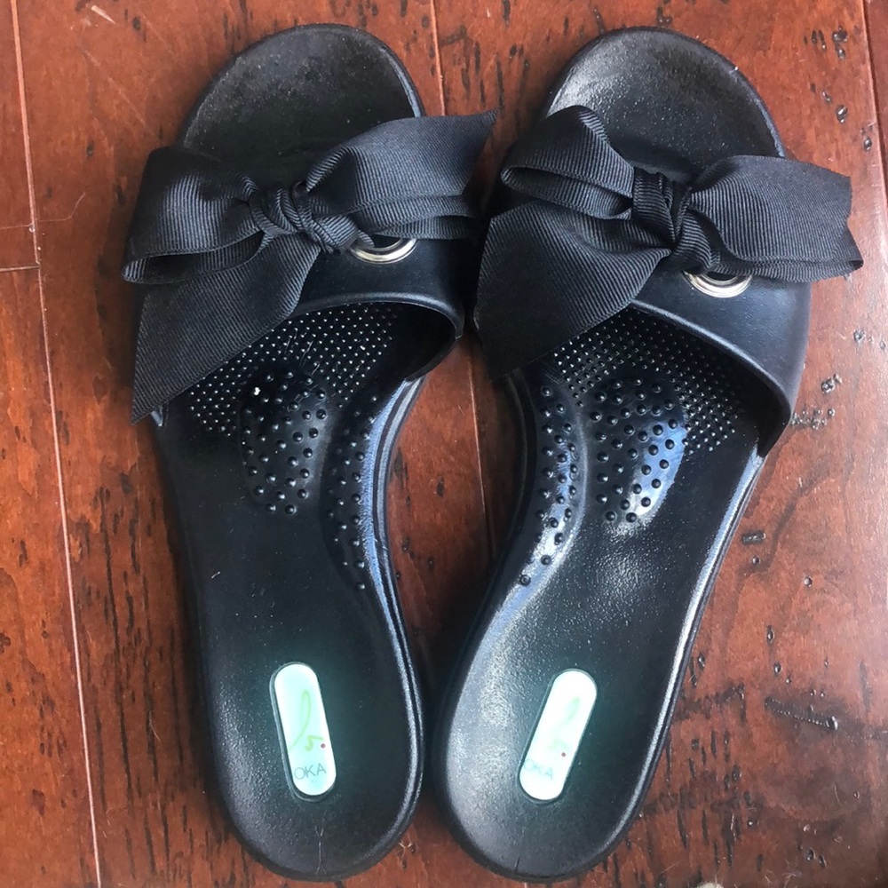 Oka b. Black with bow slip ons
